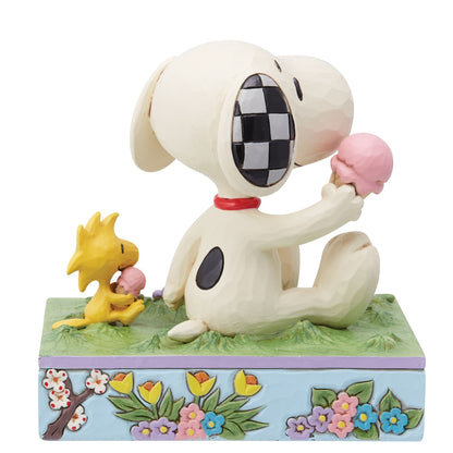Snoopy & Woodstock Eating Ice