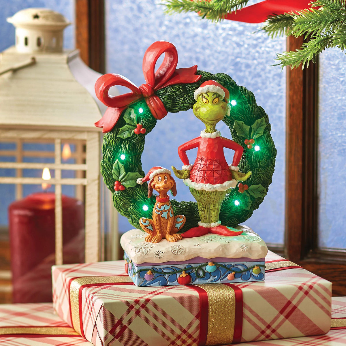 Grinch & Max in Wreathe